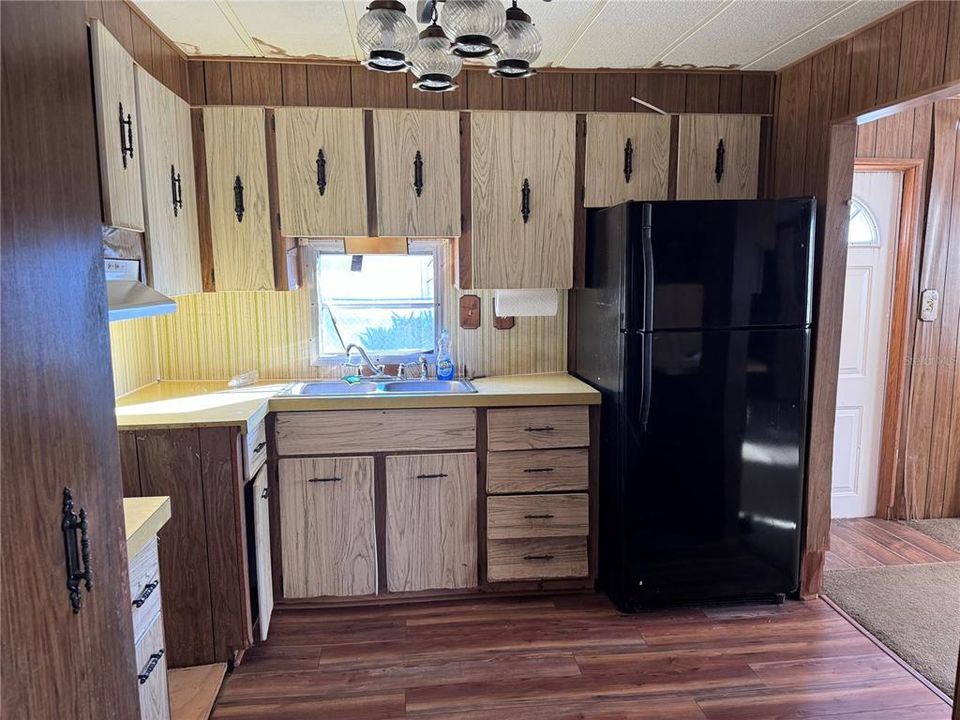 На продажу: $79,900 (2 спален, 2 ванн, 1056 Квадратных фут)