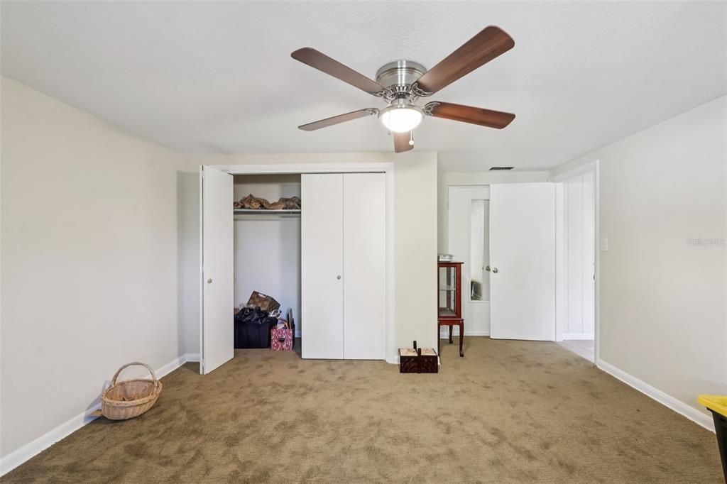 En Venta: $469,000 (4 camas, 2 baños, 2100 Pies cuadrados)