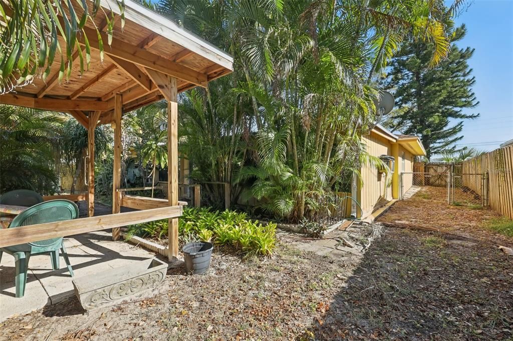 En Venta: $469,000 (4 camas, 2 baños, 2100 Pies cuadrados)