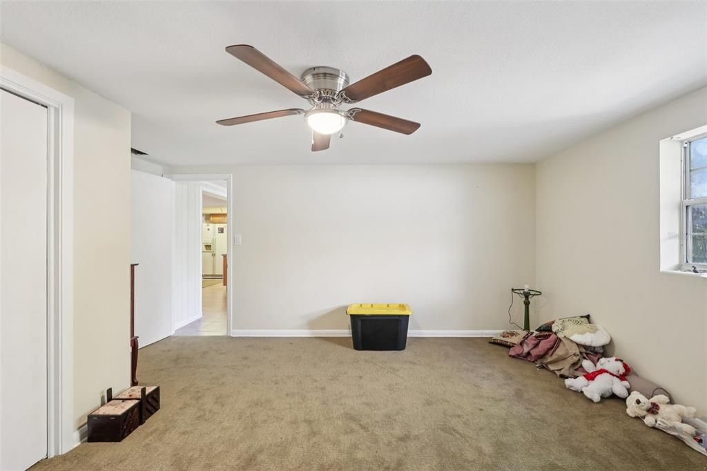 En Venta: $469,000 (4 camas, 2 baños, 2100 Pies cuadrados)