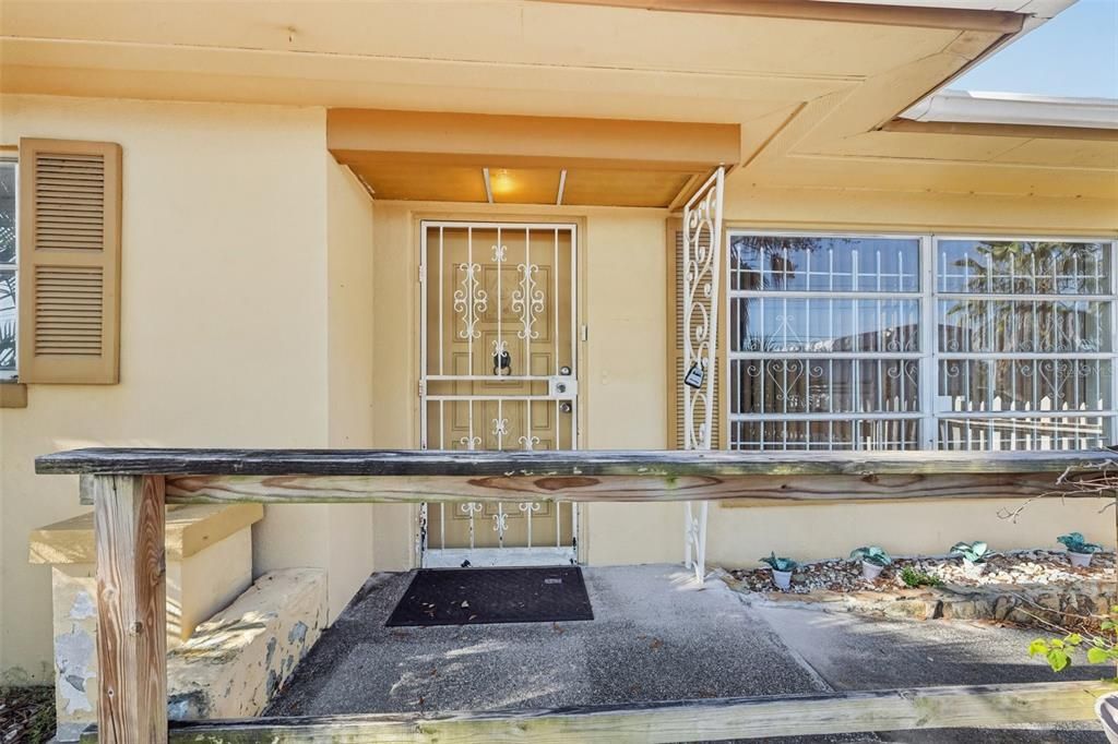 En Venta: $469,000 (4 camas, 2 baños, 2100 Pies cuadrados)