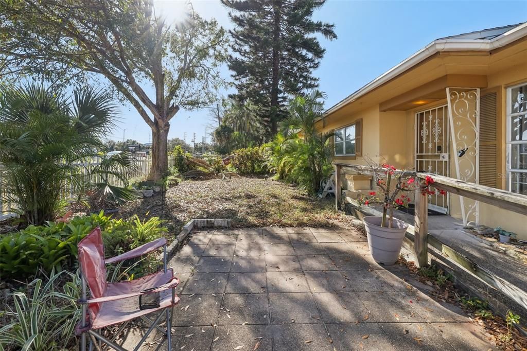 En Venta: $469,000 (4 camas, 2 baños, 2100 Pies cuadrados)