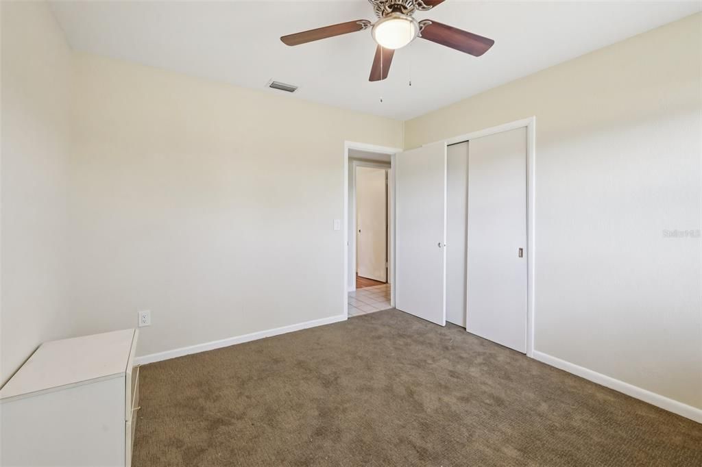 En Venta: $469,000 (4 camas, 2 baños, 2100 Pies cuadrados)