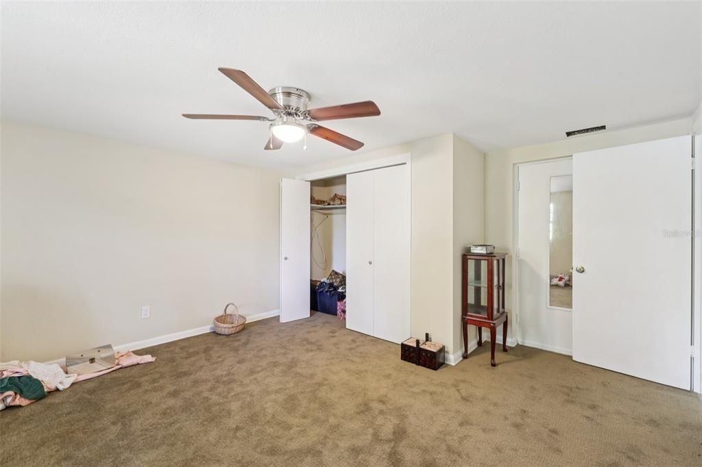 En Venta: $469,000 (4 camas, 2 baños, 2100 Pies cuadrados)