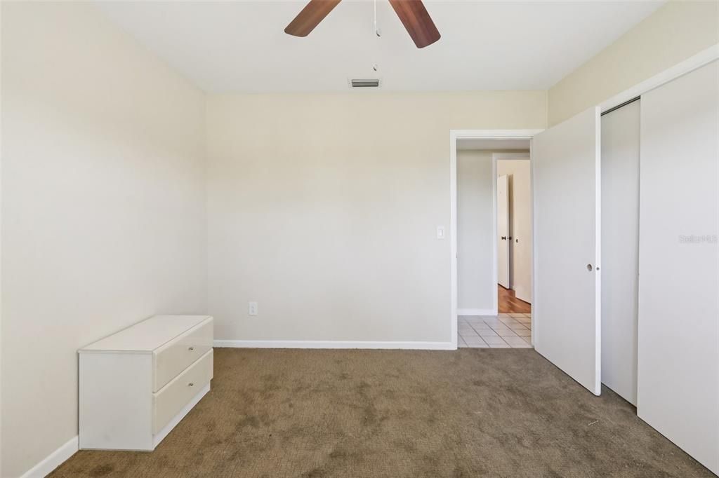 En Venta: $469,000 (4 camas, 2 baños, 2100 Pies cuadrados)