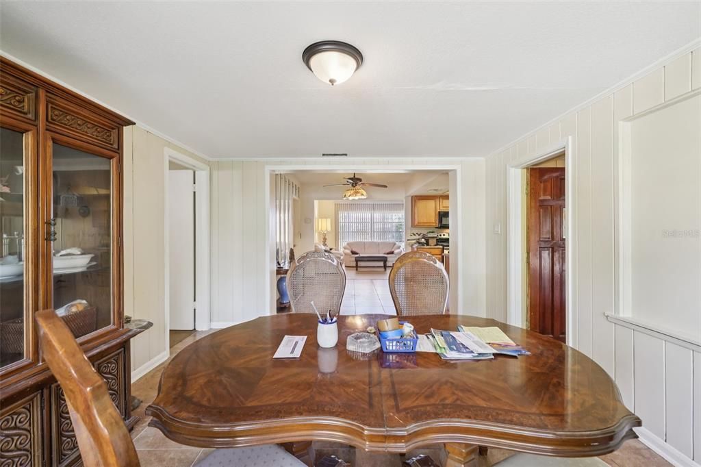 En Venta: $469,000 (4 camas, 2 baños, 2100 Pies cuadrados)