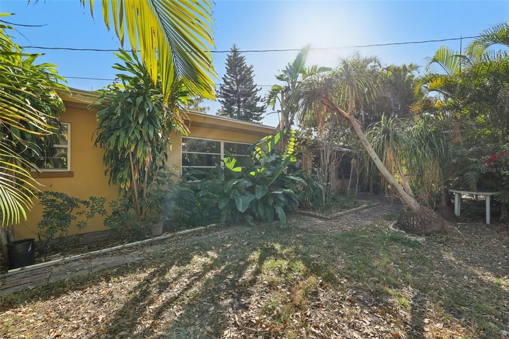 En Venta: $469,000 (4 camas, 2 baños, 2100 Pies cuadrados)