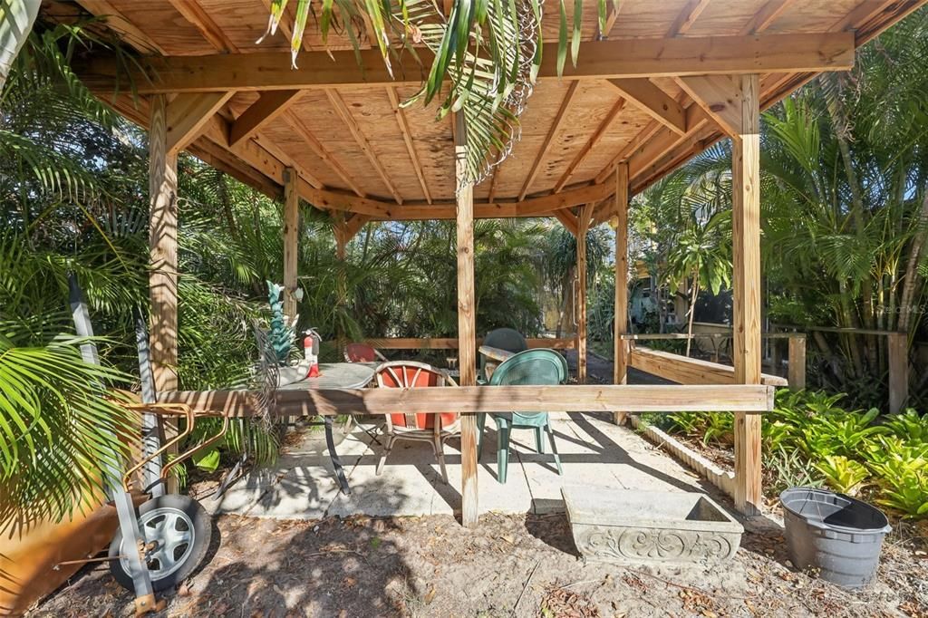 En Venta: $469,000 (4 camas, 2 baños, 2100 Pies cuadrados)