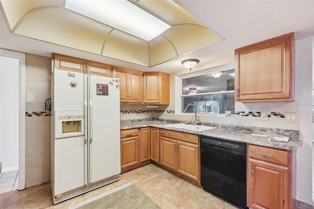 En Venta: $469,000 (4 camas, 2 baños, 2100 Pies cuadrados)