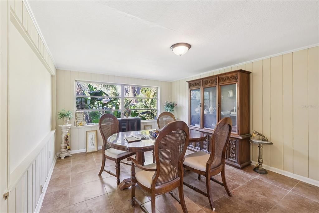 En Venta: $469,000 (4 camas, 2 baños, 2100 Pies cuadrados)