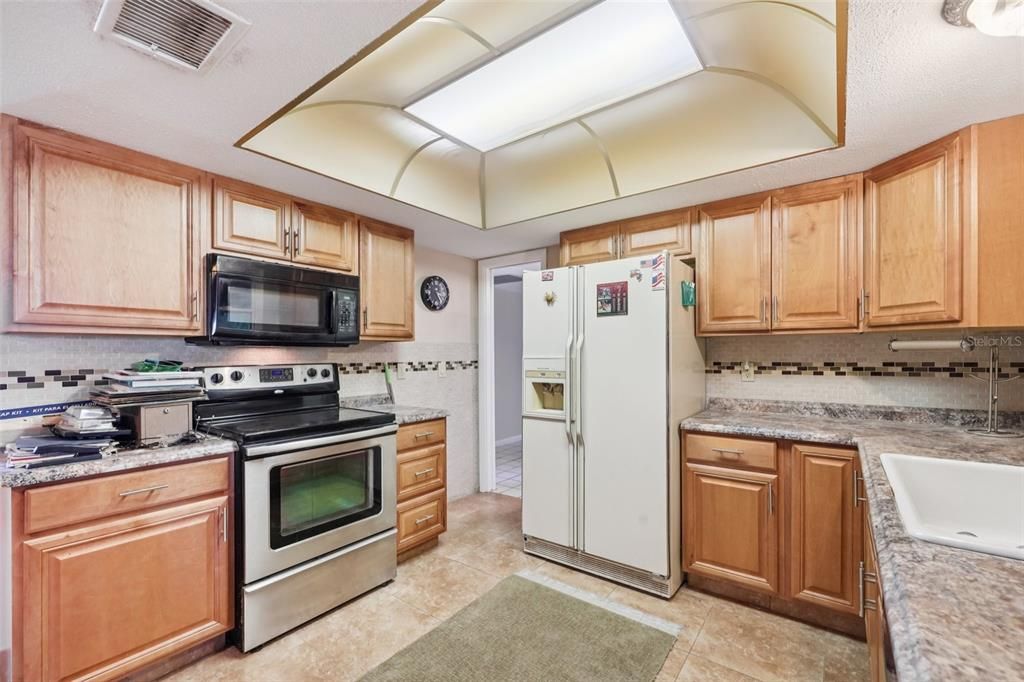 En Venta: $469,000 (4 camas, 2 baños, 2100 Pies cuadrados)