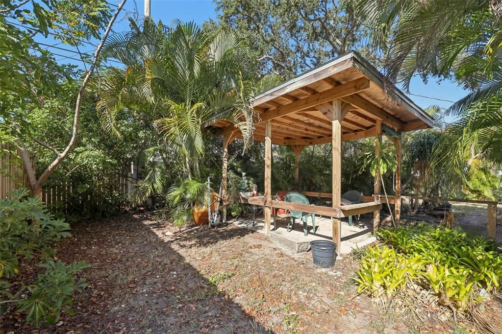 En Venta: $469,000 (4 camas, 2 baños, 2100 Pies cuadrados)