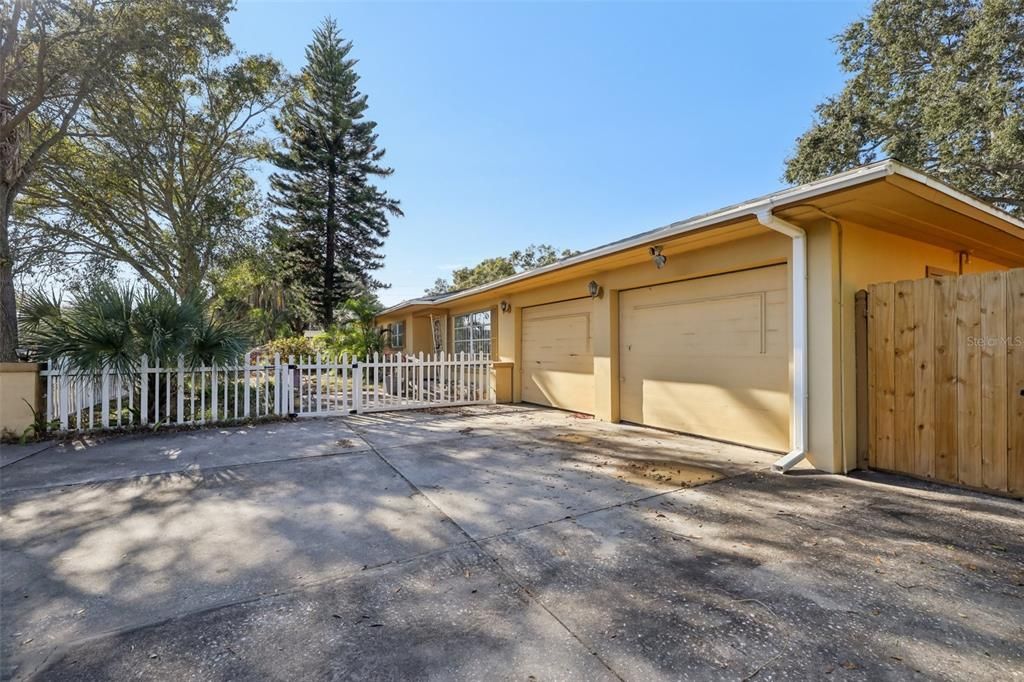 En Venta: $469,000 (4 camas, 2 baños, 2100 Pies cuadrados)