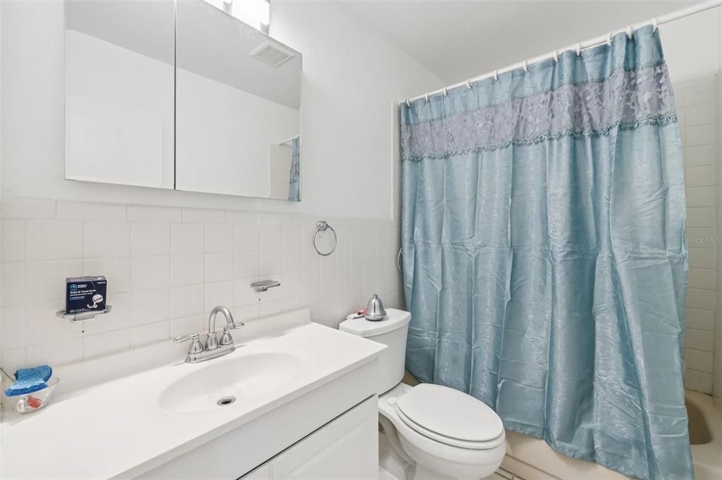 En Venta: $469,000 (4 camas, 2 baños, 2100 Pies cuadrados)