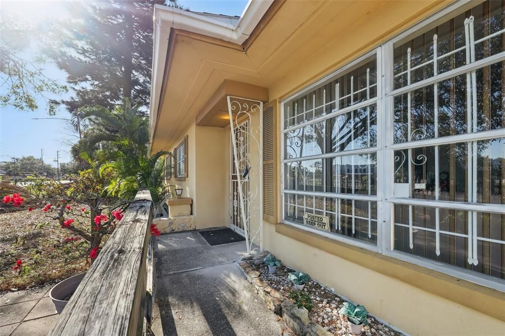 En Venta: $469,000 (4 camas, 2 baños, 2100 Pies cuadrados)