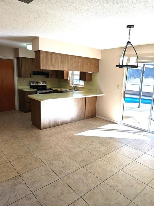 For Sale: $224,900 (2 beds, 1 baths, 1015 Square Feet)