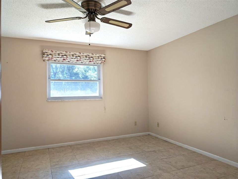 For Sale: $224,900 (2 beds, 1 baths, 1015 Square Feet)
