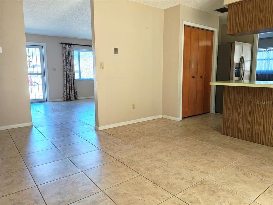 For Sale: $224,900 (2 beds, 1 baths, 1015 Square Feet)