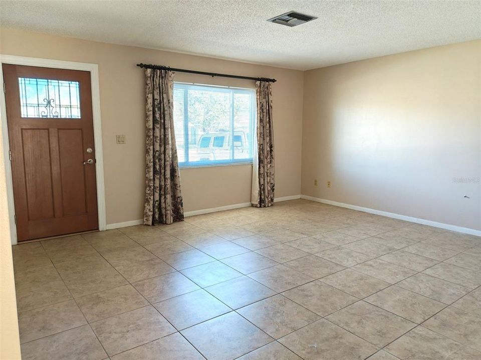 For Sale: $224,900 (2 beds, 1 baths, 1015 Square Feet)