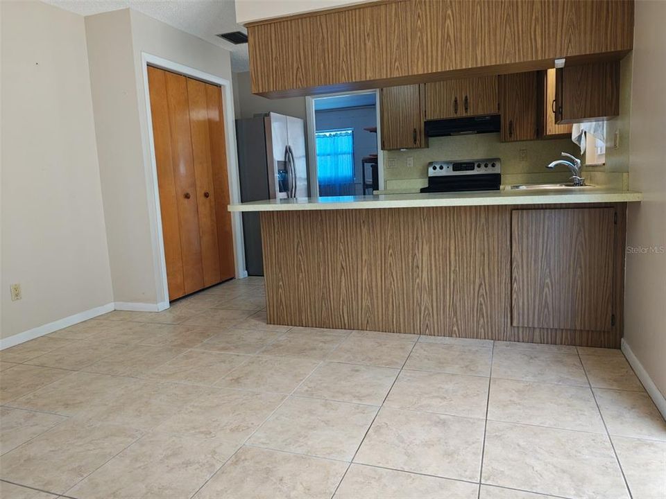 For Sale: $224,900 (2 beds, 1 baths, 1015 Square Feet)