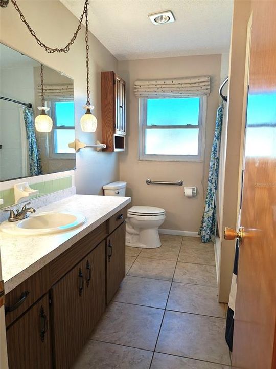 For Sale: $224,900 (2 beds, 1 baths, 1015 Square Feet)