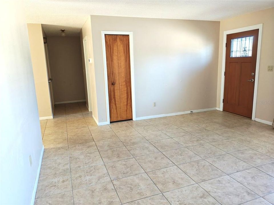 For Sale: $224,900 (2 beds, 1 baths, 1015 Square Feet)