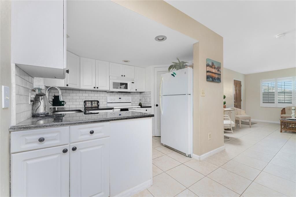 For Sale: $135,000 (2 beds, 2 baths, 1039 Square Feet)