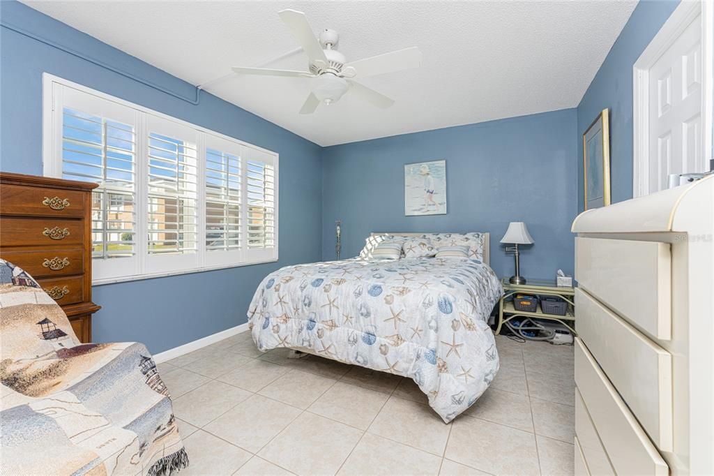 For Sale: $135,000 (2 beds, 2 baths, 1039 Square Feet)