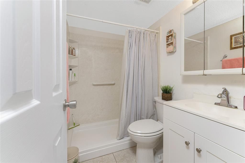 For Sale: $135,000 (2 beds, 2 baths, 1039 Square Feet)