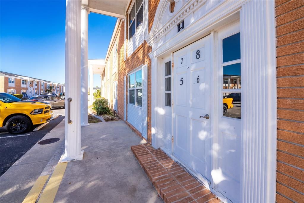 For Sale: $135,000 (2 beds, 2 baths, 1039 Square Feet)