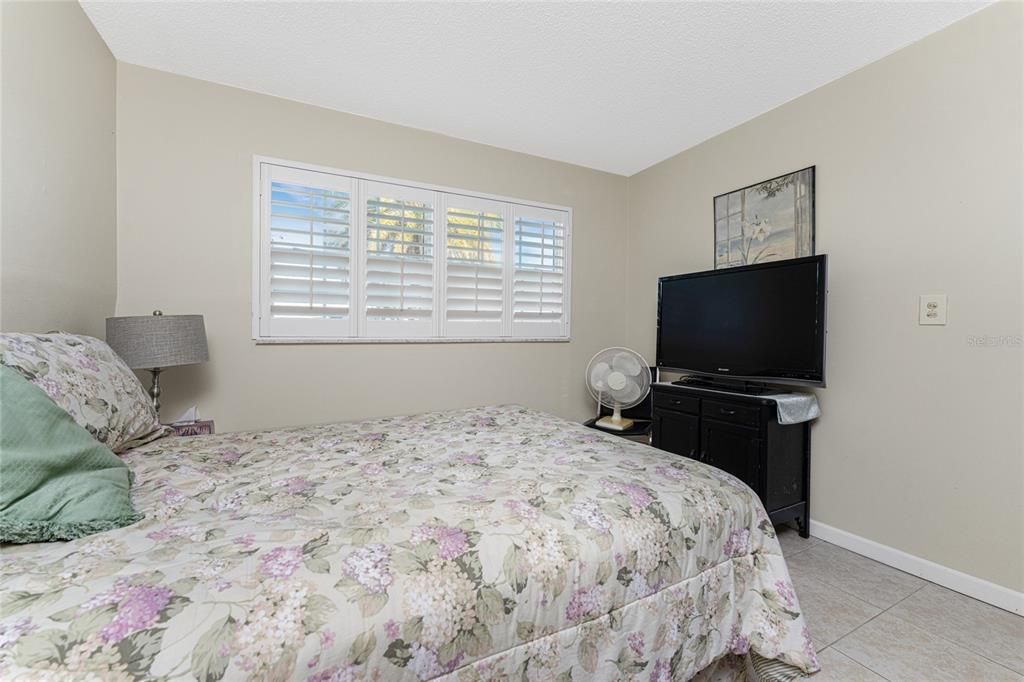 For Sale: $135,000 (2 beds, 2 baths, 1039 Square Feet)