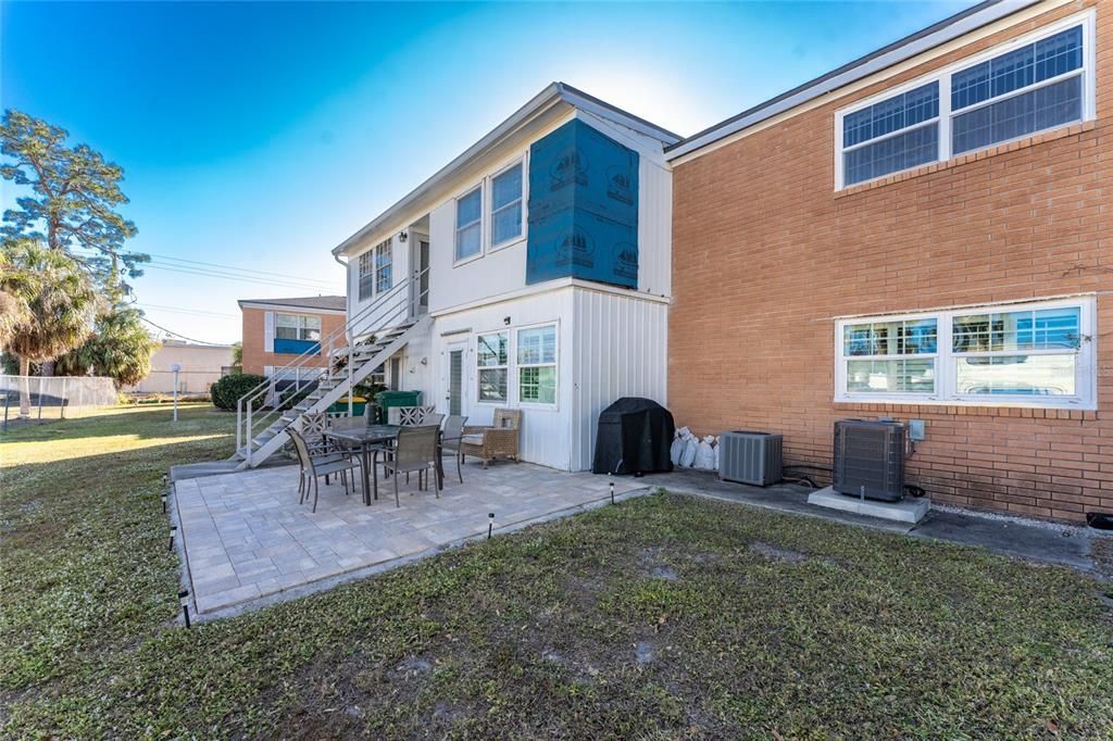 For Sale: $135,000 (2 beds, 2 baths, 1039 Square Feet)