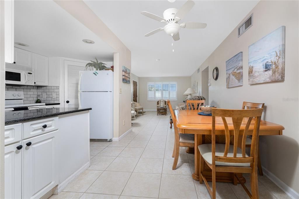 For Sale: $135,000 (2 beds, 2 baths, 1039 Square Feet)