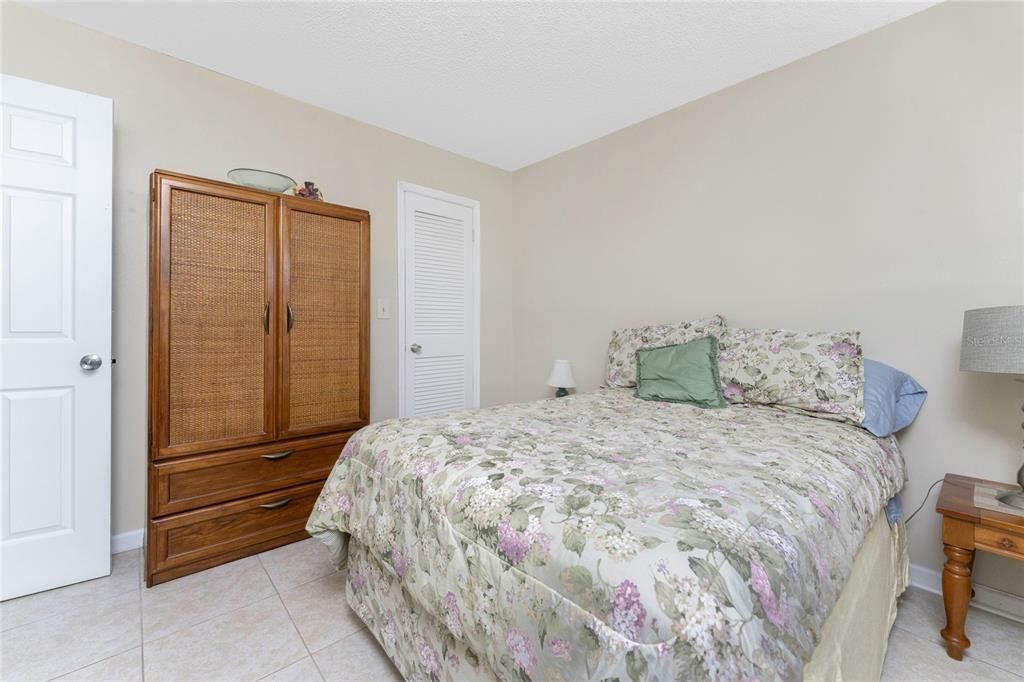 For Sale: $135,000 (2 beds, 2 baths, 1039 Square Feet)