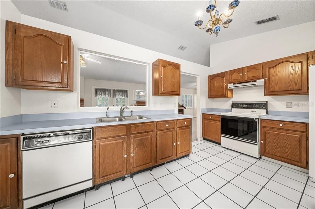 На продажу: $449,900 (2 спален, 2 ванн, 1401 Квадратных фут)