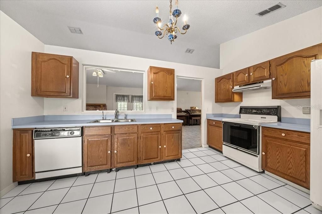 На продажу: $449,900 (2 спален, 2 ванн, 1401 Квадратных фут)