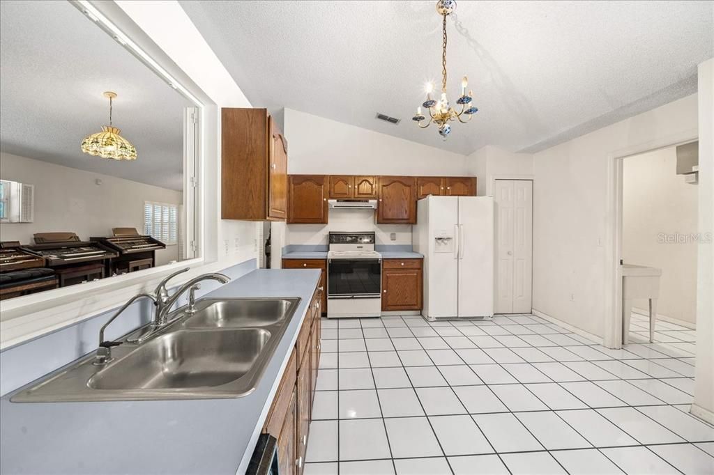 На продажу: $449,900 (2 спален, 2 ванн, 1401 Квадратных фут)