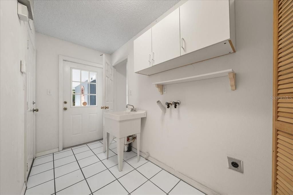 На продажу: $449,900 (2 спален, 2 ванн, 1401 Квадратных фут)