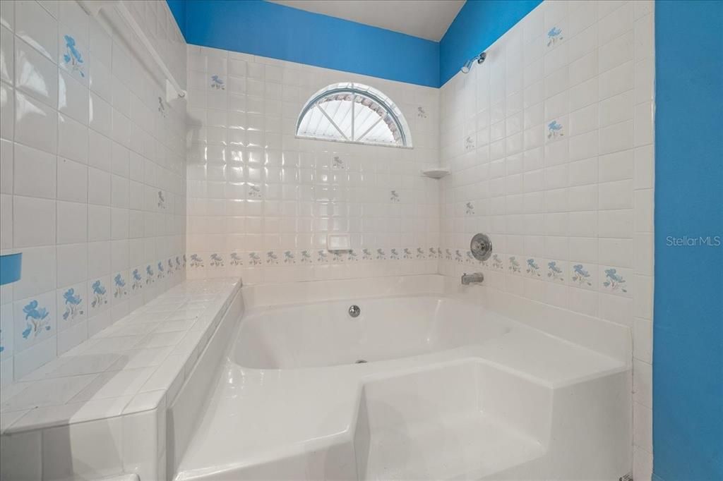 На продажу: $449,900 (2 спален, 2 ванн, 1401 Квадратных фут)