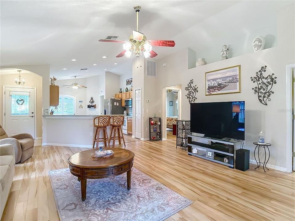 En Venta: $225,000 (2 camas, 2 baños, 1280 Pies cuadrados)