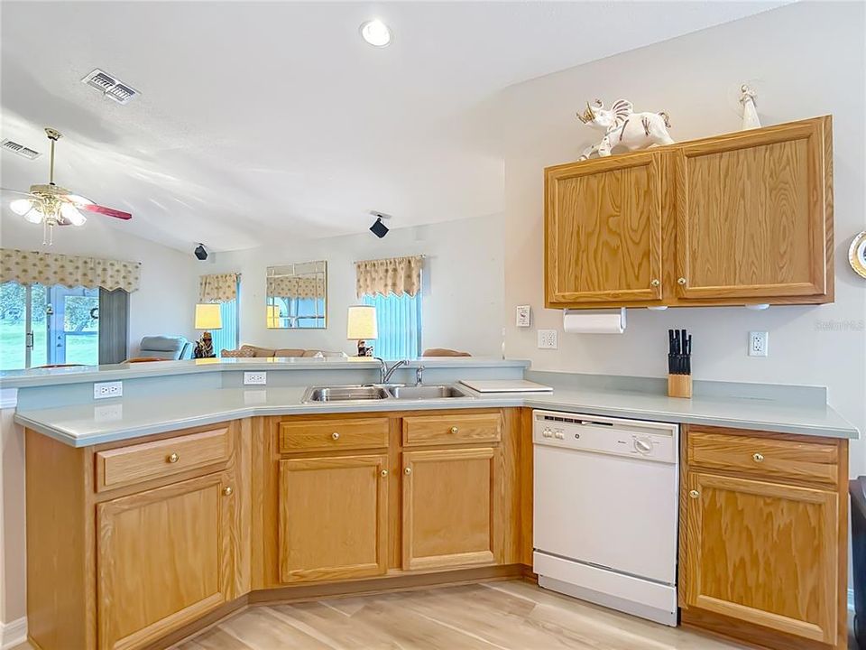 En Venta: $225,000 (2 camas, 2 baños, 1280 Pies cuadrados)