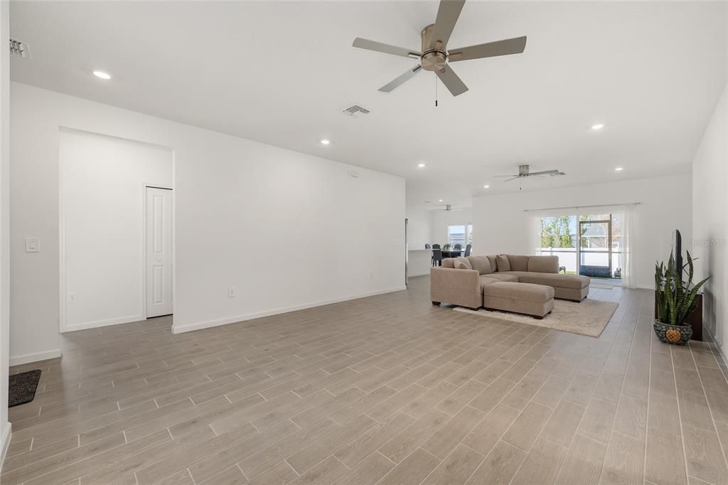 For Sale: $425,000 (4 beds, 3 baths, 2226 Square Feet)