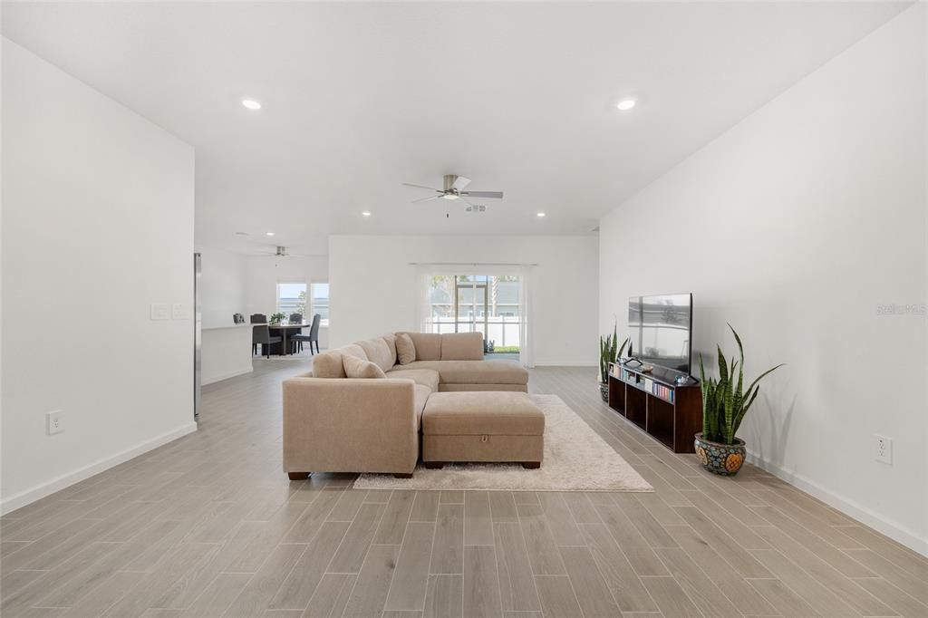 For Sale: $425,000 (4 beds, 3 baths, 2226 Square Feet)