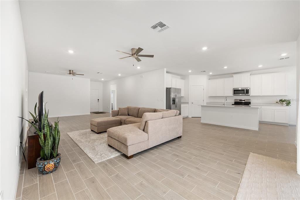 For Sale: $425,000 (4 beds, 3 baths, 2226 Square Feet)