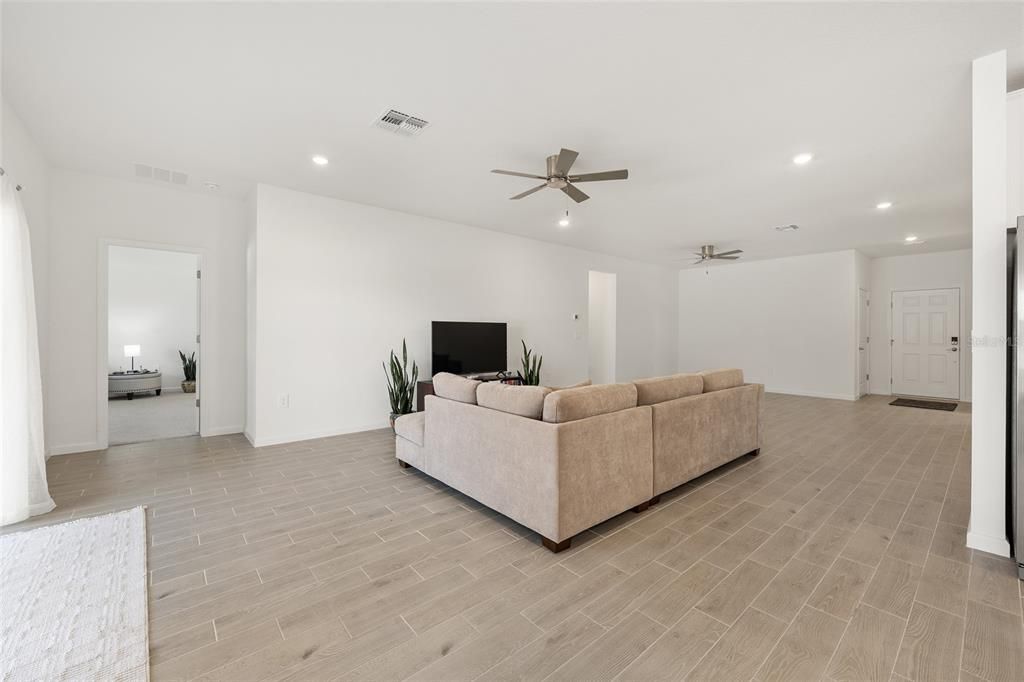 For Sale: $425,000 (4 beds, 3 baths, 2226 Square Feet)