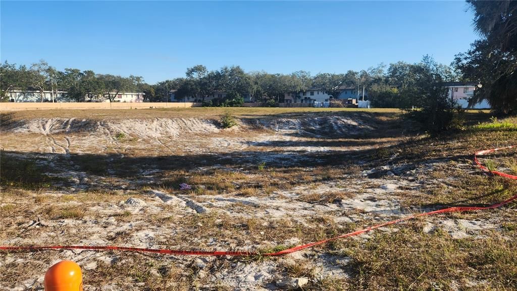待售: $2,490,000 (1.61 acres)