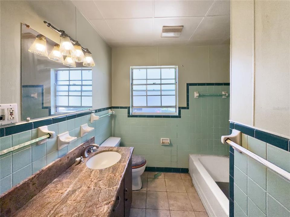 For Sale: $269,000 (3 beds, 2 baths, 1074 Square Feet)