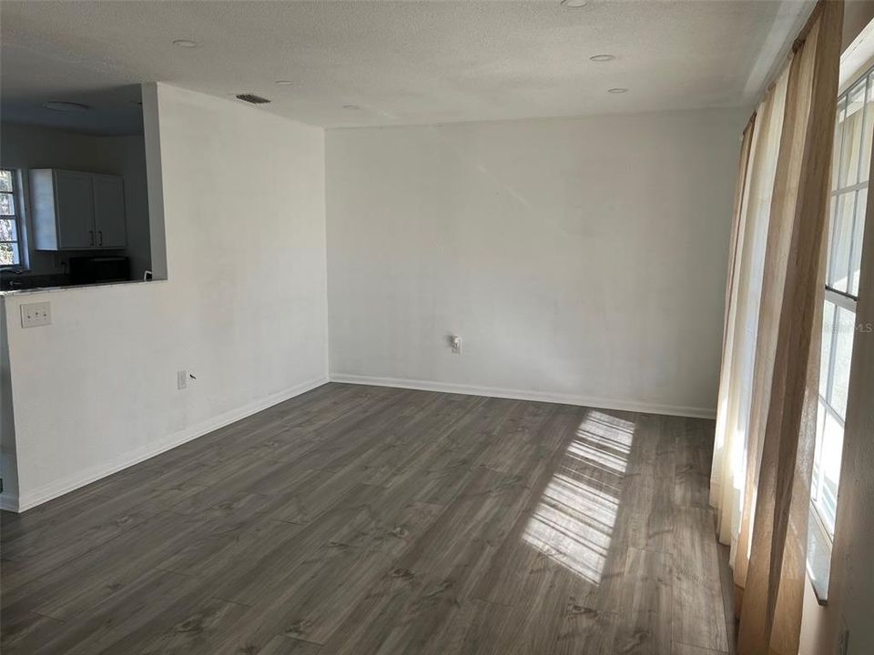 En Venta: $230,000 (3 camas, 2 baños, 1172 Pies cuadrados)