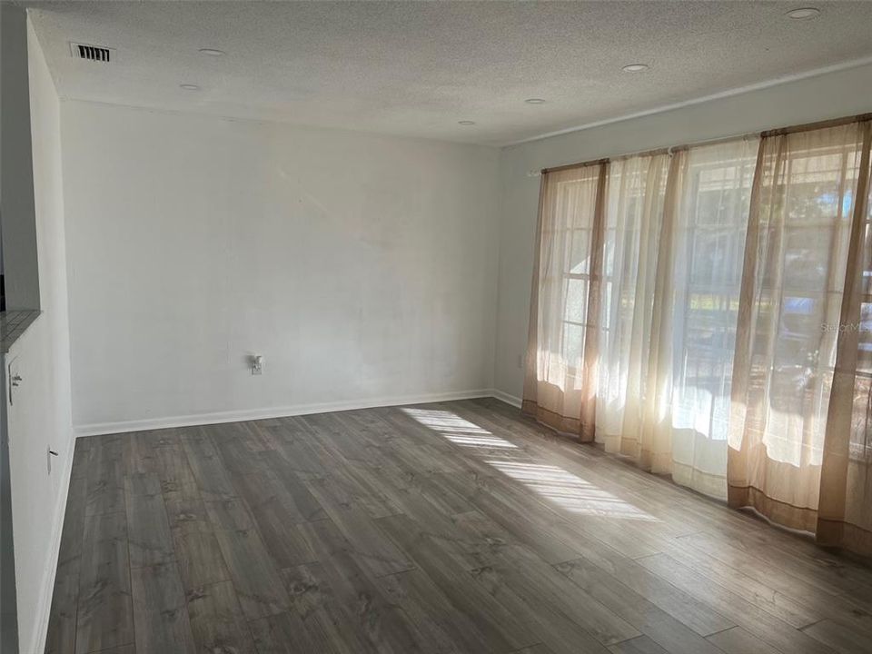 En Venta: $230,000 (3 camas, 2 baños, 1172 Pies cuadrados)