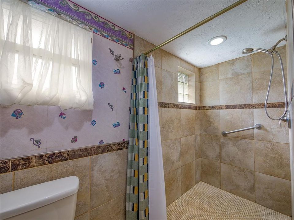 For Sale: $399,900 (4 beds, 2 baths, 1877 Square Feet)